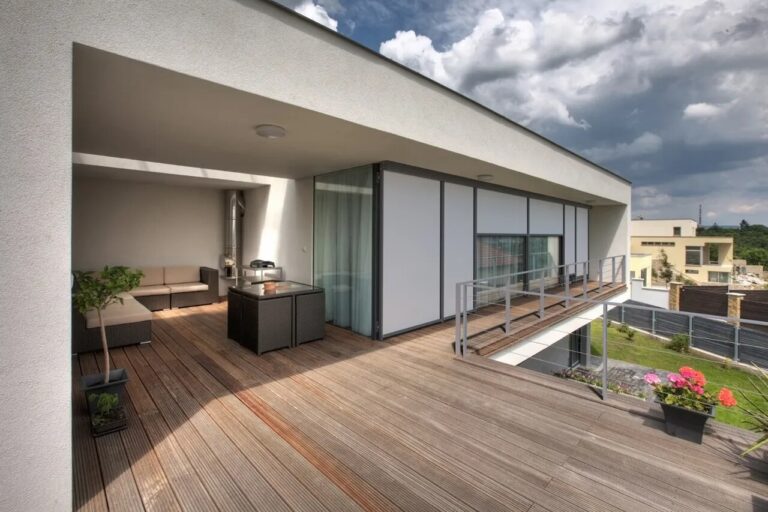 ¿Composite o&nbsp;madera? El&nbsp;gran duelo de&nbsp;los gigantes de&nbsp;las terrazas