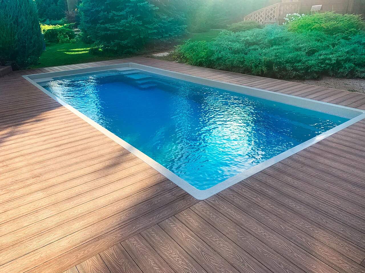 Ventajas de&nbsp;la&nbsp;tecnología de&nbsp;terrazas elevadas: un enfoque moderno para terminar terrazas y&nbsp;espacios alrededor de&nbsp;piscinas